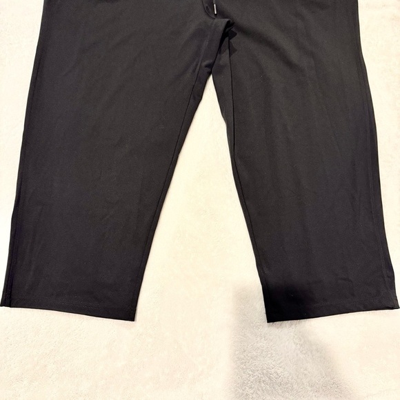 32 Degrees Black Lux Capri with Elastic Waistband - Picture 10 of 10